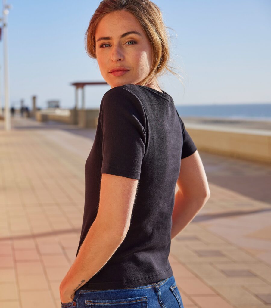 Nordala T-shirt Femme Côtelé Noir – Timeless Women's Ribbed T-shirt in Black - Image 3