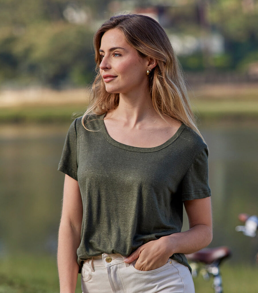 Nordala T-shirt Femme Lin Kaki – Timeless Women's Linen T-shirt in Olive Green - Image 2