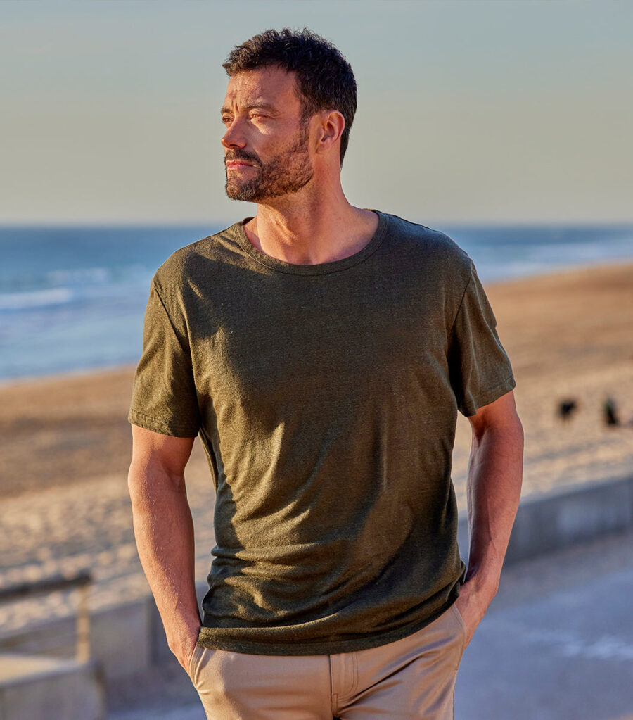 Nordala T-shirt Homme Lin Kaki – Timeless Men’s Linen T-shirt in Olive Green - Image 2